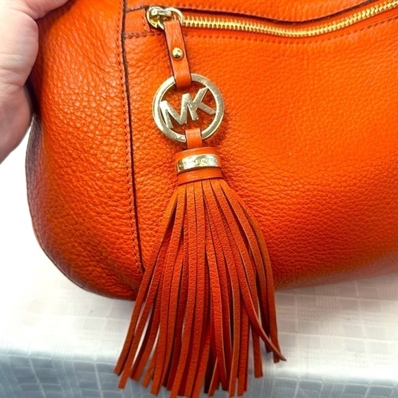 Michael Kors Hobo carryall in tangerine pebbled leather with tassel - Picture 7 of 10